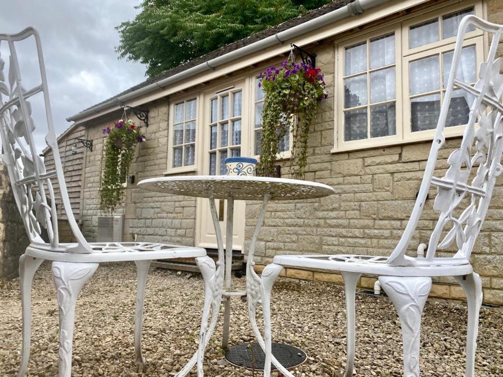 Heart Of The Village Cotswold Cottage In Crudwell. Exteriör bild